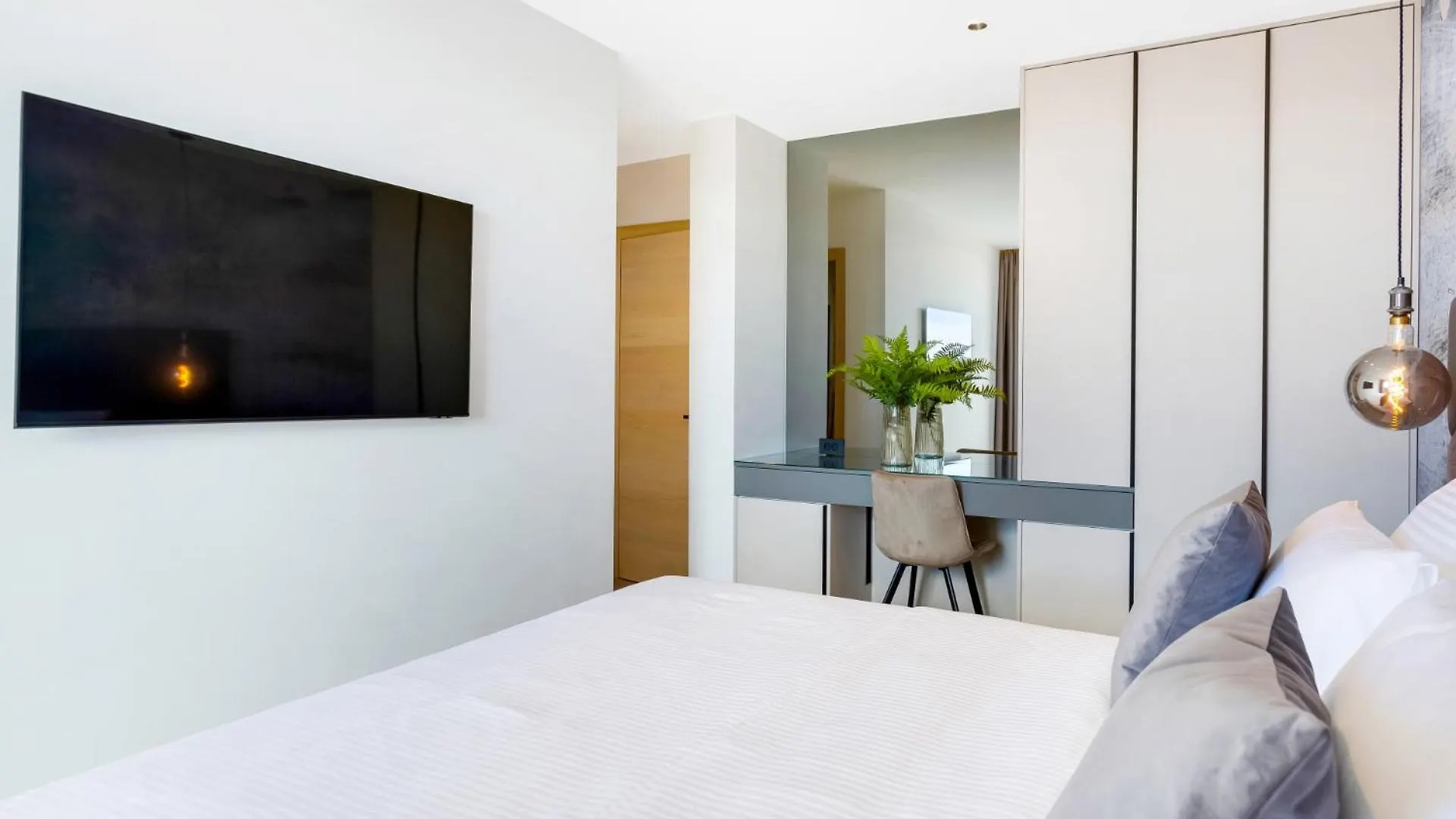 Fly Rooms Medulin - 50M From The Beach - New 2024 0*,