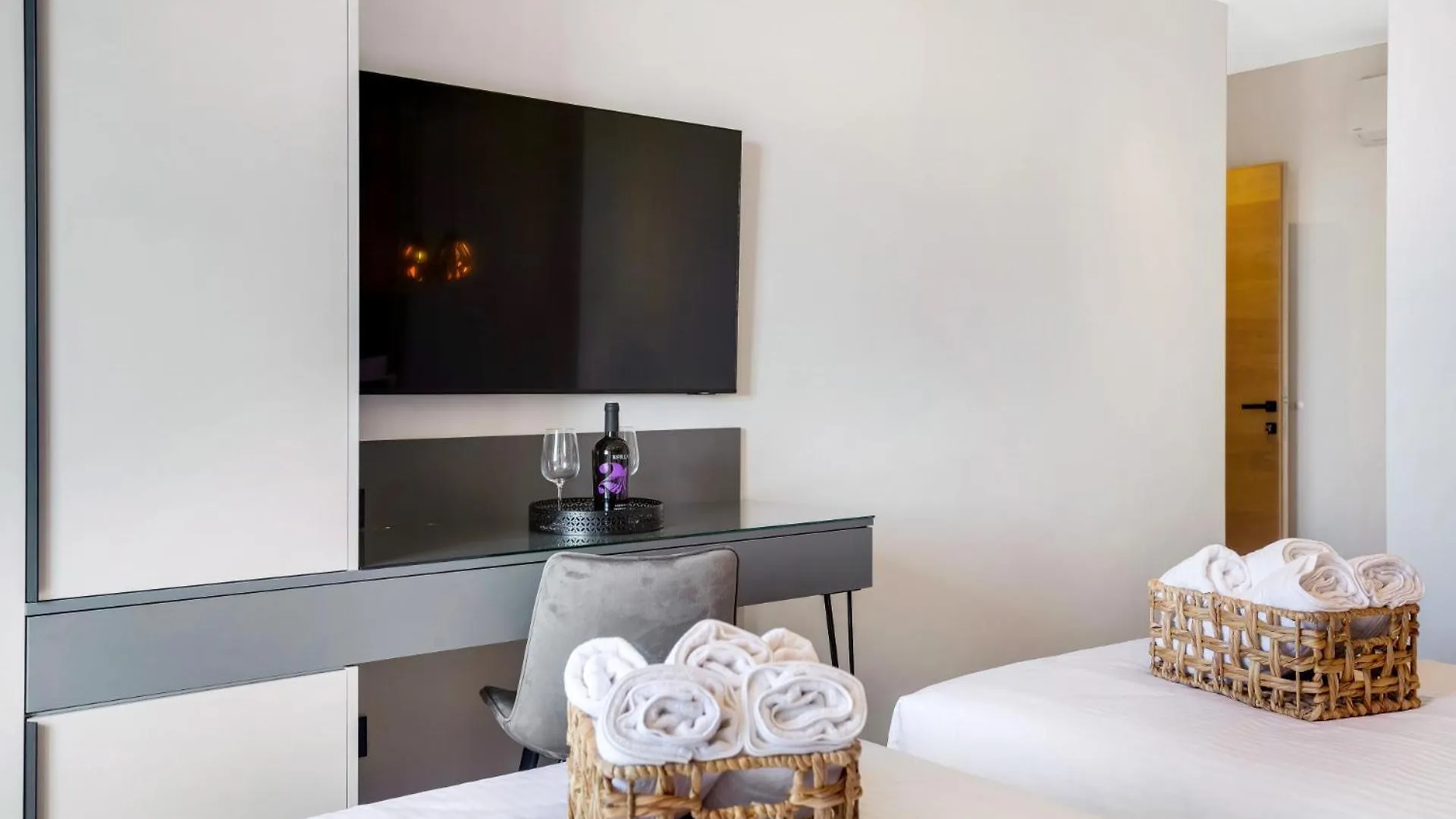Fly Rooms Medulin - 50M From The Beach - New 2024