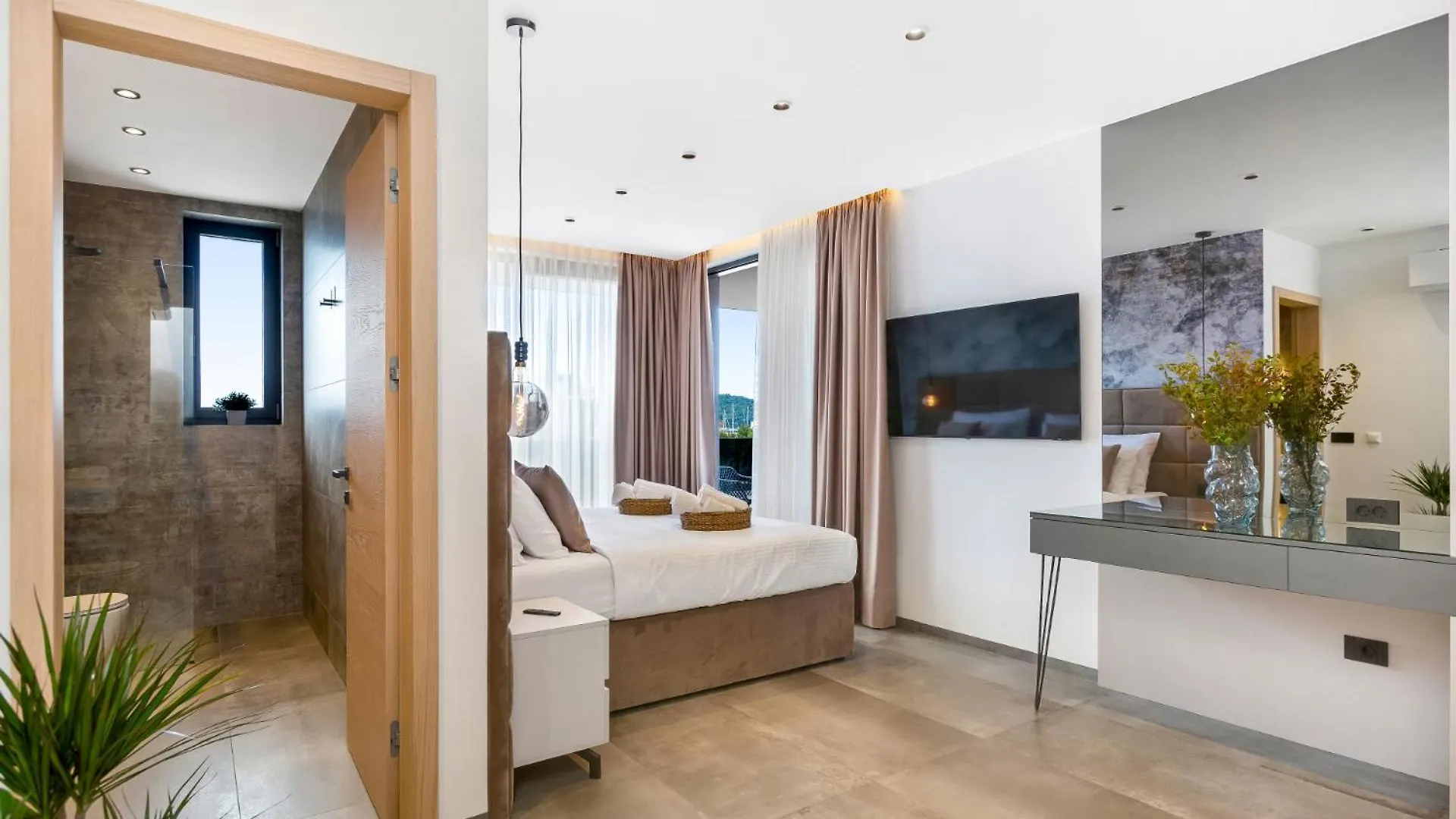 Fly Rooms Medulin - 50M From The Beach - New 2024 0*,  Croatia