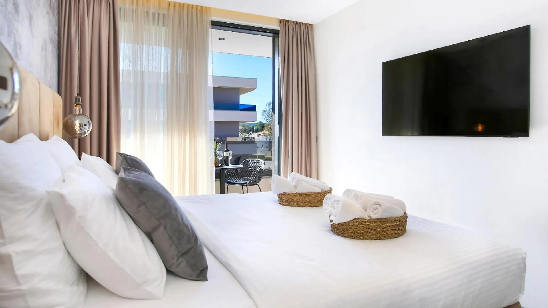 Fly Rooms Medulin - 50M From The Beach - New 2024 Pensionat