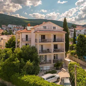 https://apartments-rooms-lonzor.primorje-gorskikotar.com