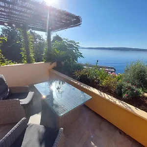 https://apartments-rooms-anica.primorje-gorskikotar.com