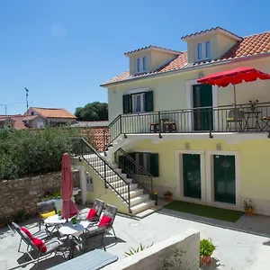 https://central-old-town-rooms.splithotels.org