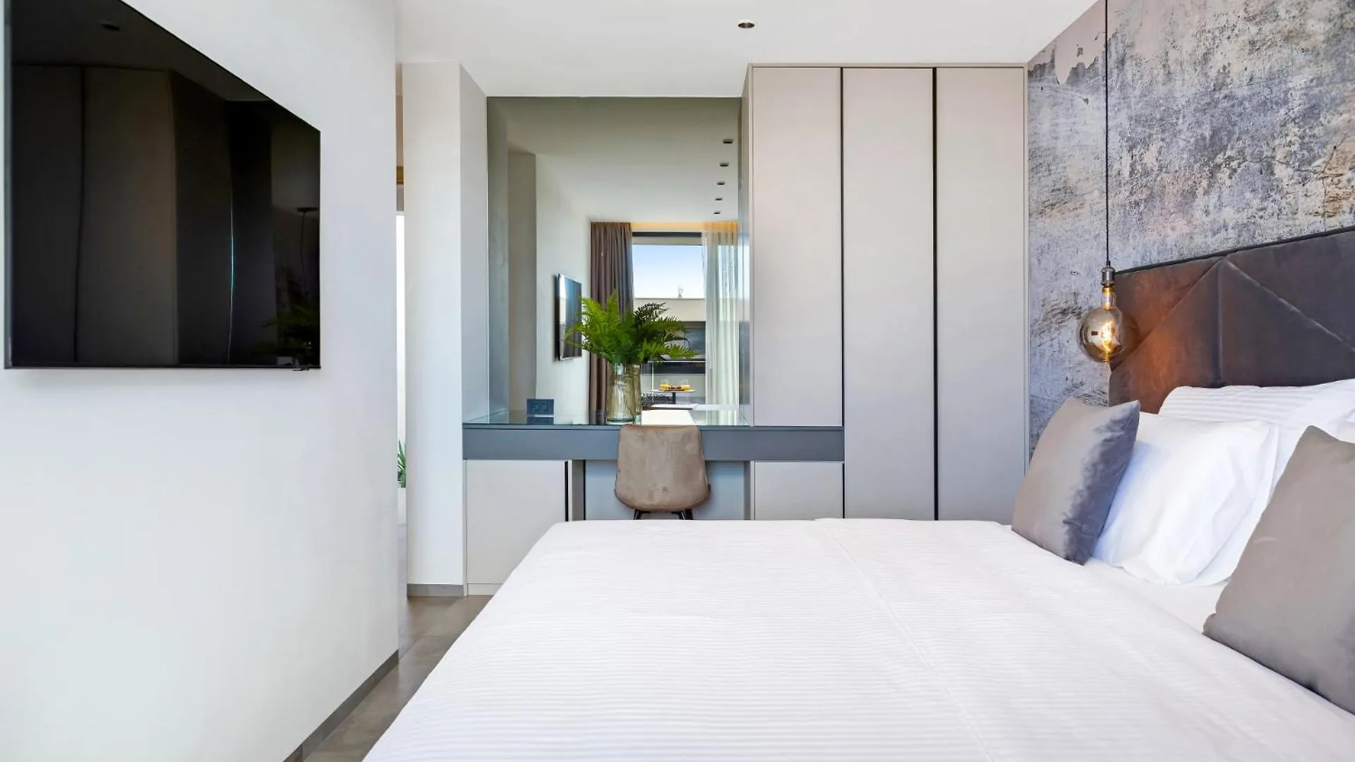 Fly Rooms Medulin - 50M From The Beach - New 2024