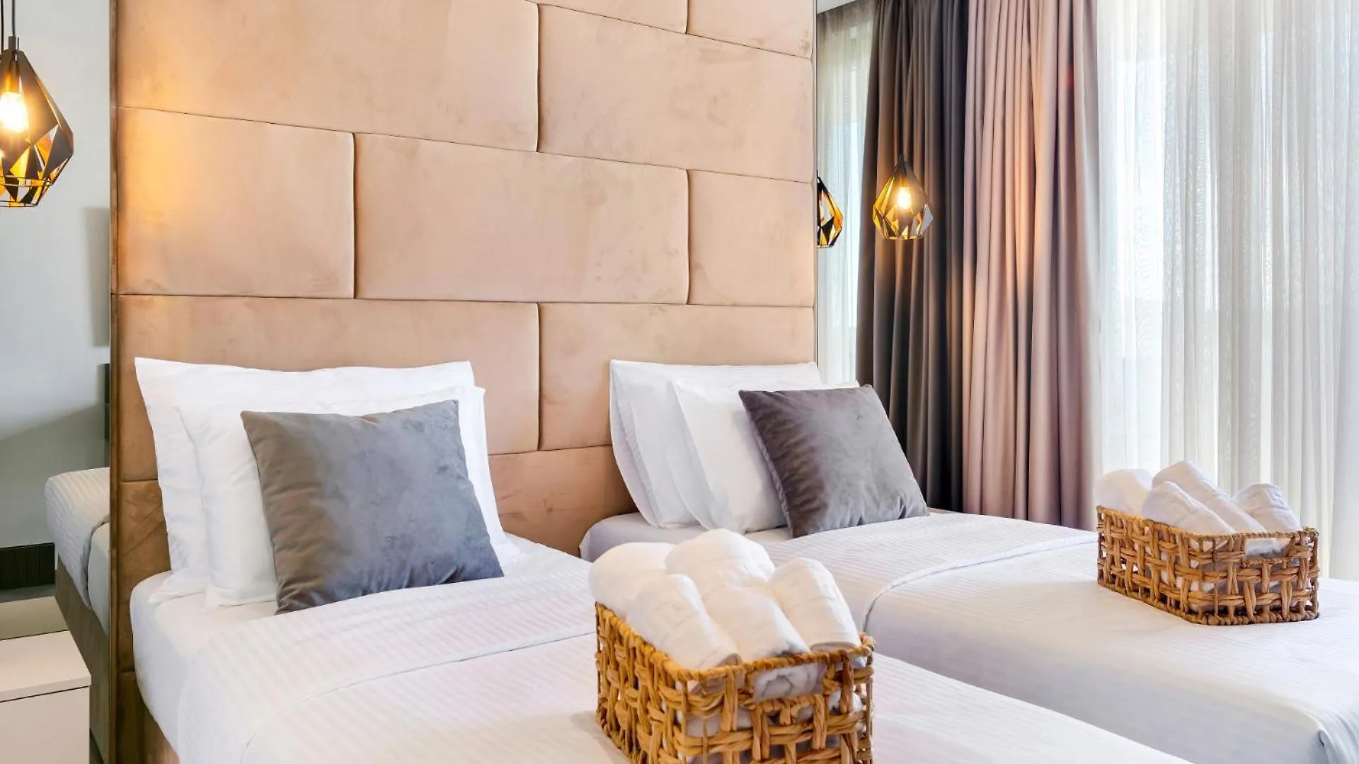 Fly Rooms Medulin - 50M From The Beach - New 2024 0*,